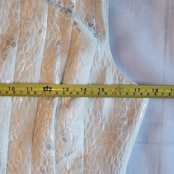 ANN Klein Sliver/White Tulip Dress pleated size 6 - Picture 8 of 11